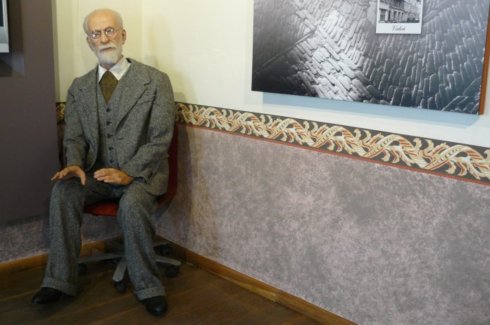 Sigmund_Freud_house_in_Pribor_interior_(2)